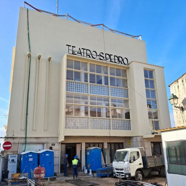 5 remodelacao e ampliacao . cineteatro de sao pedro em abrantes em conclusao.jpg